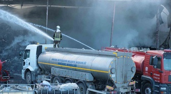 Ankara Kahramankazan'da plastik atık geri dönüşüm merkezinde yangın çıktı