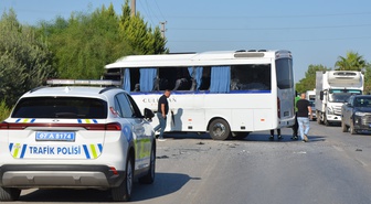 Antalya Serik'te servis midibüsü tur otobüsüne çarptı, 1'i ağır 6 kişi yaralandı