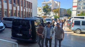 Aydın'da lise önünde pompalı tüfekle gezen 2 şüpheli ve 1 bağlantılı adliyeye sevk edildi