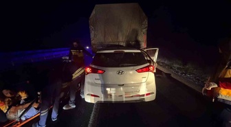Bilecik Bozüyük'te kamyona arkadan çarpan otomobilde 1 kişi öldü, 2 kişi yaralandı