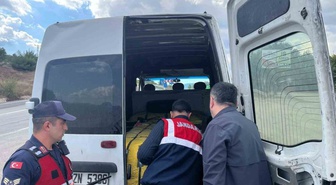 Bilecik'te jandarma 14 noktada göç denetimi yaptı, 3 aranan şahıs yakalandı