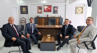 Bilecik Valisi Sözer, Dodurga Belediyesini ziyaret edip Başkan Tuna'dan bilgi aldı