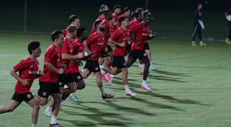 Burak Yılmaz, Çorum FK'nın Antalya kampında ilk antrenmanına çıktı