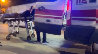 Bursa Mudanya'da kontrolden çıkan motosiklet otomobile çarptı, 2 kişi yaralandı