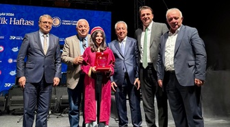 Bursa'yı temsilen katılan aşçı çırağı Melek Abraş, Kırşehir'de yılın çırağı seçildi