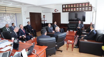 Erzincan Valisi Aydoğdu, Jandarma Komutanı Altundarak'a taziye ziyaretinde bulundu.