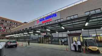Eskişehir'de doğalgaz sızıntısı şüphesiyle baygın bulunan yaşlı çift hastaneye kaldırıldı