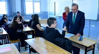Eskişehir İl Milli Eğitim Müdürü Aydın, meslek lisesinde öğrencilerle sohbet etti