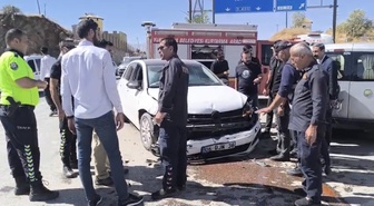 Hakkari Yüksekova'da iki aracın çarpıştığı kazada 2 kişi yaralandı