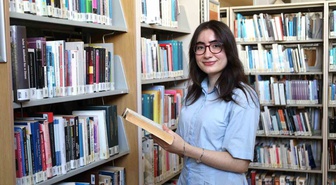 İEÜ mezunu Berra Okudurlar, Gençlerin Nobel'i yarışmasında edebiyat birincisi oldu