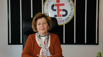 İlaç ve aşı sorunlarının sorumlusunun eczacı olmadığını TEİS Başkanı Saydan söyledi