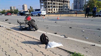 Karaman'da cip, elektrikli bisiklete çarptı; 15 yaşındaki sürücü ağır yaralandı.