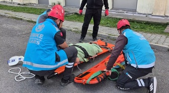 Kars Sarıkamış'ta 6.5'luk deprem tatbikatında yaralı 2 kişi hastaneye sevk edildi
