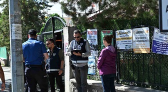 Kars'ta emniyet ekipleri okul çevreleri ve servis araçlarını denetledi
