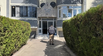 Kayseri Melikgazi'de 10 katlı binanın 3. katından düşen genç ağır yaralandı