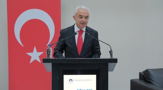 Kırklareli Üniversitesi'nde Teoman Duralı konferansında Vali Turan konuştu