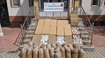 Kırşehir Kaman'da 7 adreste kaçak tütün operasyonu yapıldı, 3 zanlı gözaltına alındı