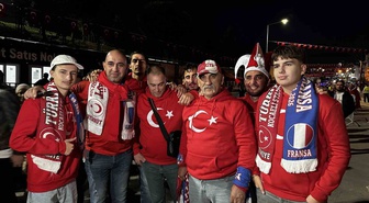 Kocaeli'de Fransa maçı öncesi A Milli Futbol Takımı'nı binlerce taraftar karşıladı