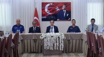 Mersin Bozyazı'da okul güvenliği toplantısı Topsakaloğlu başkanlığında yapıldı