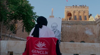 Midyat Gençlik Merkezi'nde Neşet Ertaş için portre çizilip türküleri söylendi