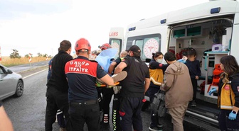 Nevşehir'de otomobil aynı yöndeki araca çarptı, 2'si çocuk 6 kişi yaralandı