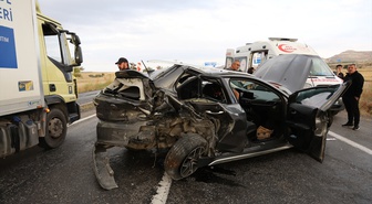 Nevşehir-Kayseri kara yolunda iki otomobil çarpıştı, ikisi çocuk 6 kişi yaralandı
