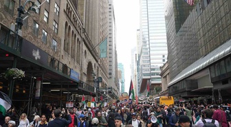 New York'ta binlerce kişi Netanyahu'yu protesto edip BM Genel Merkezi'ne yürüdü