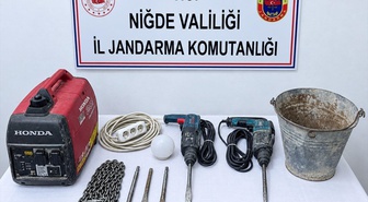 Niğde Çiftlik'te Mahmutlu köyünde kaçak kazı operasyonunda 1 şüpheli gözaltına alındı
