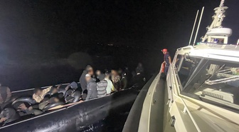 Sahil Güvenlik, İzmir'in Menderes ve Çeşme açıklarında 56 düzensiz göçmen yakaladı