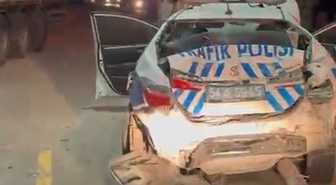 Sakarya Arifiye'de çekici, polis otosu dahil 3 araca çarptı, çekici sürücüsü öldü