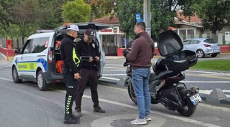 Tekirdağ Hayrabolu'da motosikletlilere ruhsat, ehliyet ve kask denetimi yapıldı