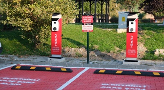 TOGÜ'nün Taşlıçiftlik Kampüsü'nde 6 elektrikli araç şarj istasyonu açıldı