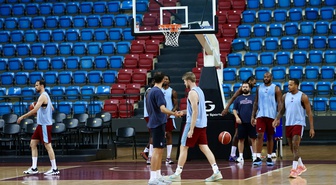 Trabzonspor başantrenörü Ernak, 11 yeni oyuncuyla lig ve Avrupa hedefini açıkladı