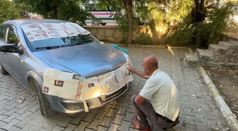 Van'da emekli Şahin Yörük, 15 bin liralık boya ücreti yerine aracını kendi boyadı