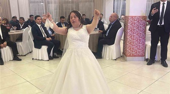 Yozgat'ta 22 yaşındaki Down sendromlu Yağmur'a temsili düğün düzenlendi
