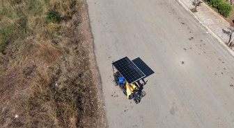 Adana Kozan'da dondurmacı, motosikletine güneş paneli takarak 40 km menzili aştı