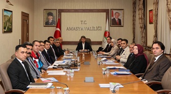 Amasya'da Vali Önder Bakan başkanlığında sosyal yardım toplantısı yapıldı