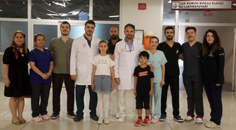 Antalya'da koklear implantlı iki çocuk işitme ve konuşma becerisini geliştirdi