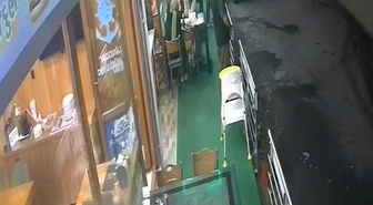 Artvin Hopa'da restoran sahibi, boğazına yemek kaçan müşteriyi Heimlich ile kurtardı