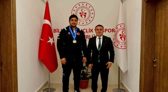 Avrupa Kuraş şampiyonu Zaloğlu, Bilecik Gençlik ve Spor İl Müdürü Demir'i ziyaret etti