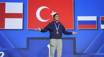Bakan Bak, Avrupa Boks Şampiyonası'nda 10 madalya kazanan milli boksörleri tebrik etti.