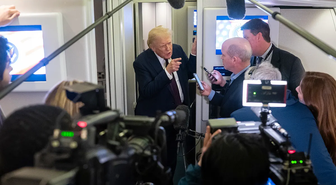 Beyaz Saray, Air Force One'da CNN yerine Real America's Voice'u görevlendirdi