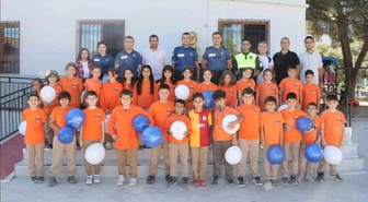 Buldan'da polis, lösemiyi yenen Talha'ya Galatasaray forması hediye etti