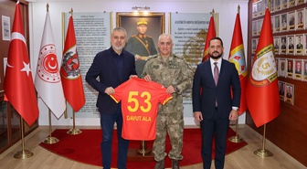 Çorlu'da kitap fuarı açıldı, Çorluspor yönetimi 5. Kolordu Komutanı'nı ziyaret etti