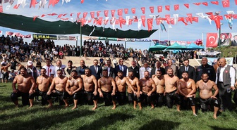 Çorum Osmancık'ta 600 sporcunun katıldığı güreşte başpehlivanlığı Bekir Eryücel kazandı
