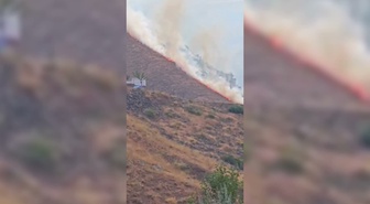 Elazığ Palu'da Güllüce Köyü'nün dağlık kesiminde arazi yangınına müdahale sürüyor