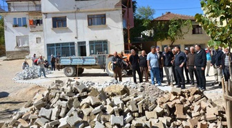 Emet Kaymakamı Başkapan, Eseler'de süren üst yapı çalışmalarını yerinde inceledi