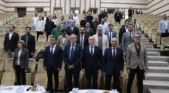 Erzurum'da kalp ve damar cerrahları kardiyologlarla ortak akıl için buluştu