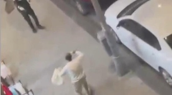 Esenler'de elinde bıçakla polise yürüdü! 'Dur' ihtarına uymayınca bacağından vuruldu