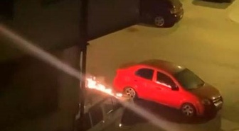 Esenyurt'ta oto galeri önündeki araç kundaklandı, 10 milyon TL haraç iddiası var